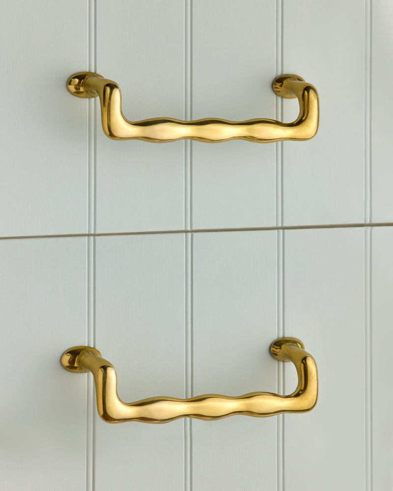 Jumbo Wave Handle, Aged Brass